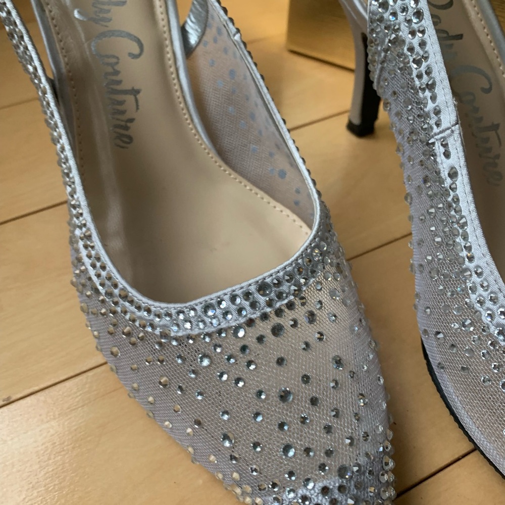 Silver sparkle dress pumps! Size 8